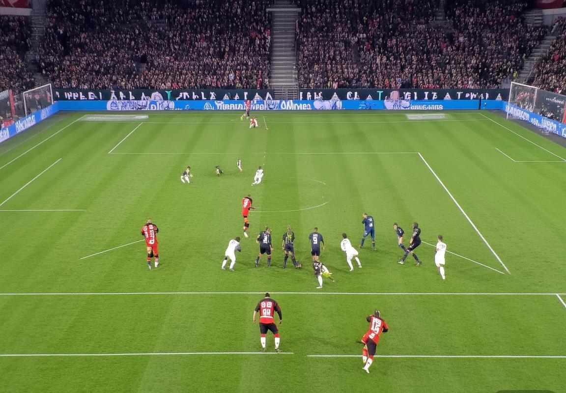 巴黎圣日耳曼VS特队:战术对决与团队精神全解析